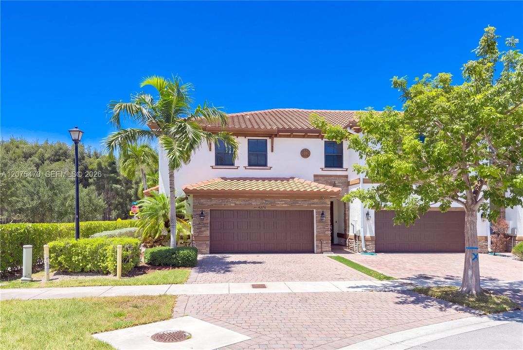 For Rent: $3,500 (3 beds, 2 baths, 2104 Square Feet)