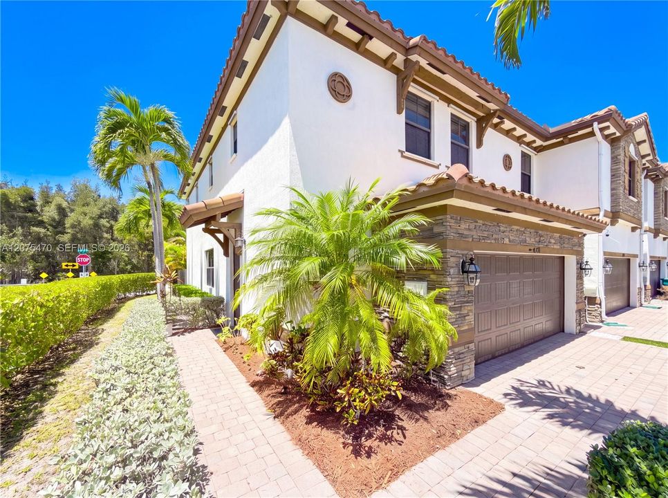 For Rent: $3,500 (3 beds, 2 baths, 2104 Square Feet)
