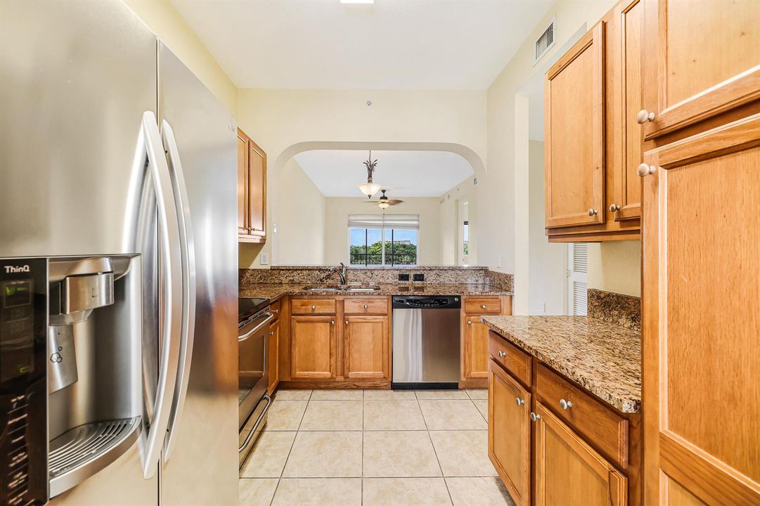 3600 Oaks Clubhouse Dr #505-11
