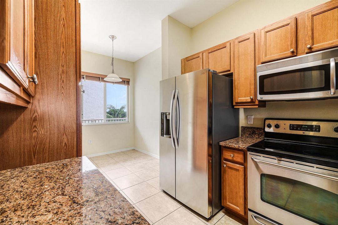 3600 Oaks Clubhouse Dr #505-13