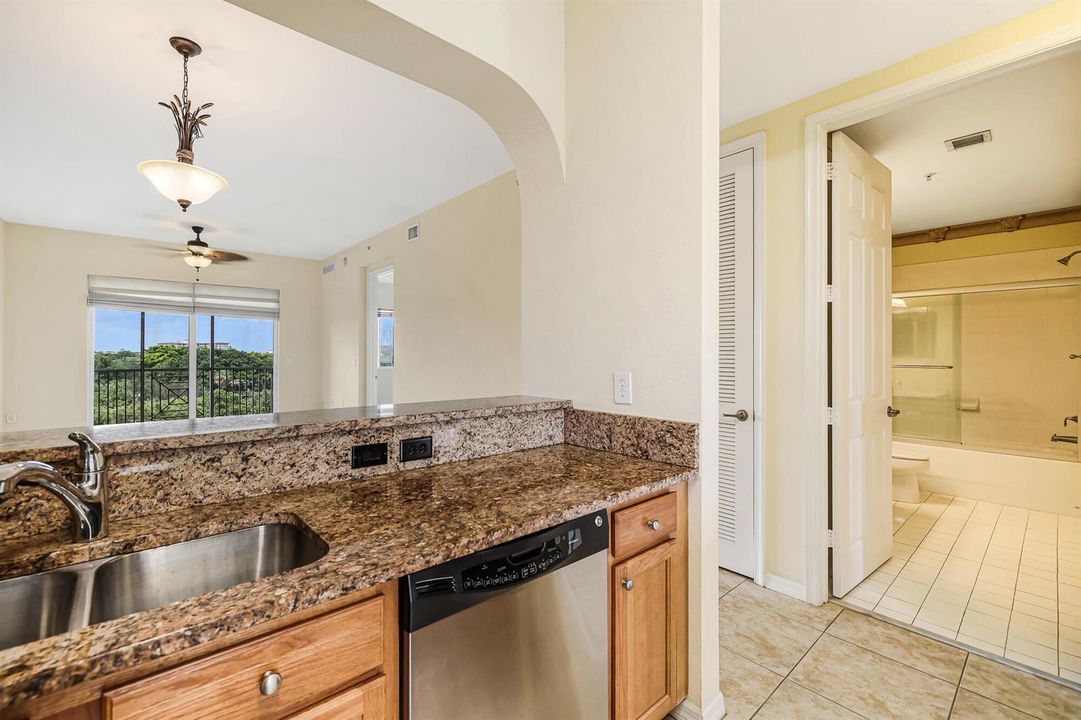 3600 Oaks Clubhouse Dr #505-14