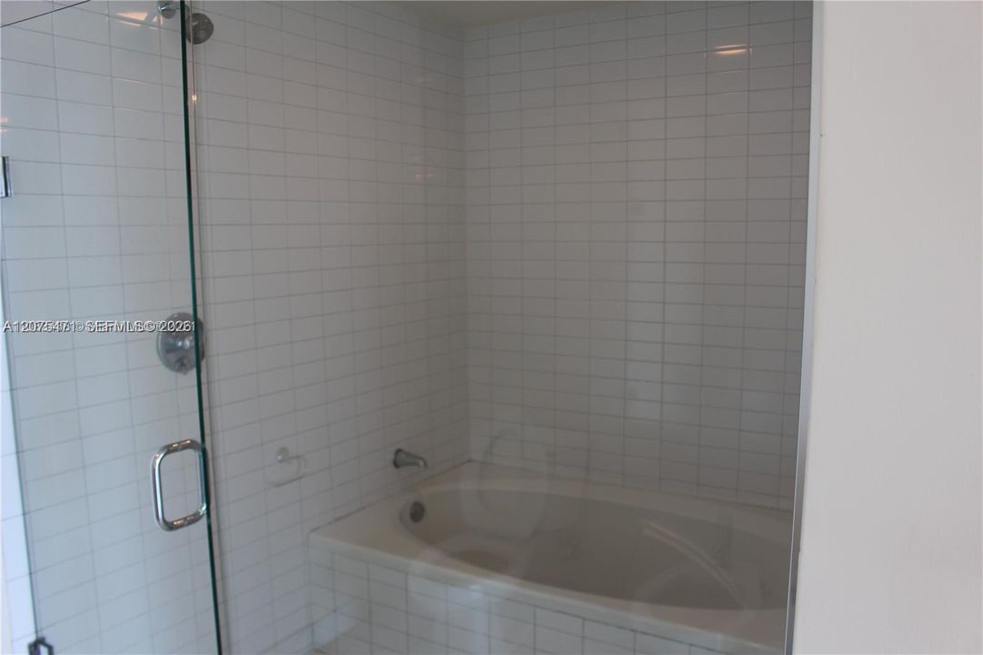 For Rent: $3,700 (1 beds, 1 baths, 948 Square Feet)
