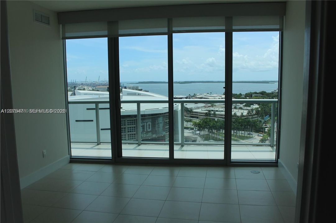 For Rent: $3,700 (1 beds, 1 baths, 948 Square Feet)