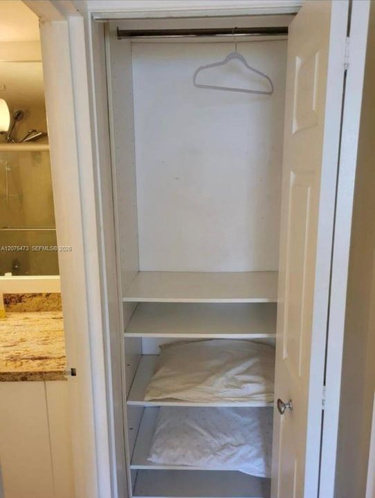 На продажу: $225,000 (1 спален, 1 ванн, 750 Квадратных фут)