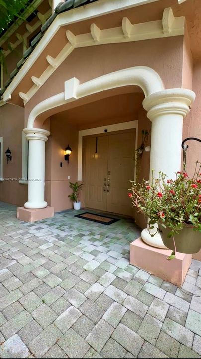 For Rent: $3,750 (3 beds, 2 baths, 1560 Square Feet)