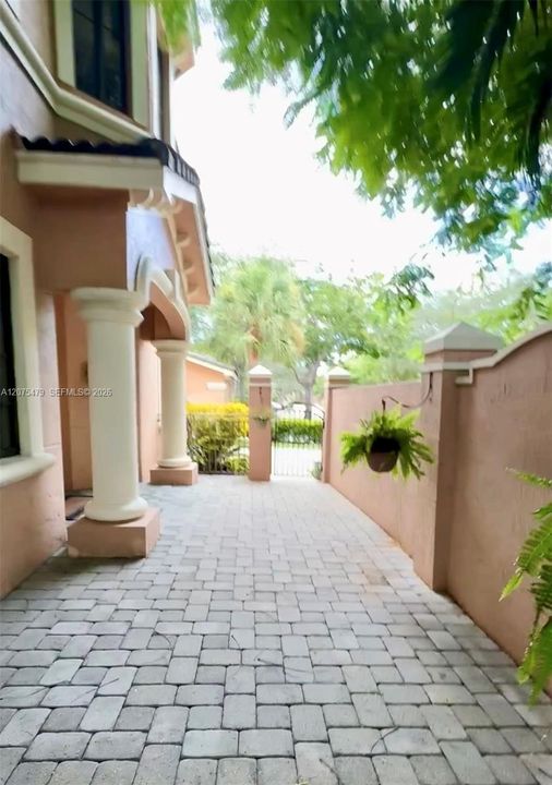 For Rent: $3,750 (3 beds, 2 baths, 1560 Square Feet)