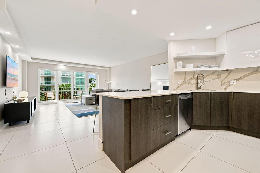 12-web-or-mls-340-sunset-dr-405