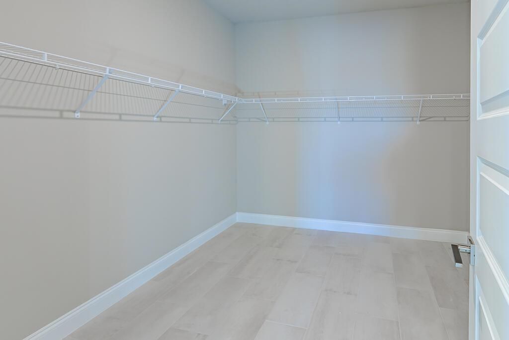 9002 Dahlia Circle-12