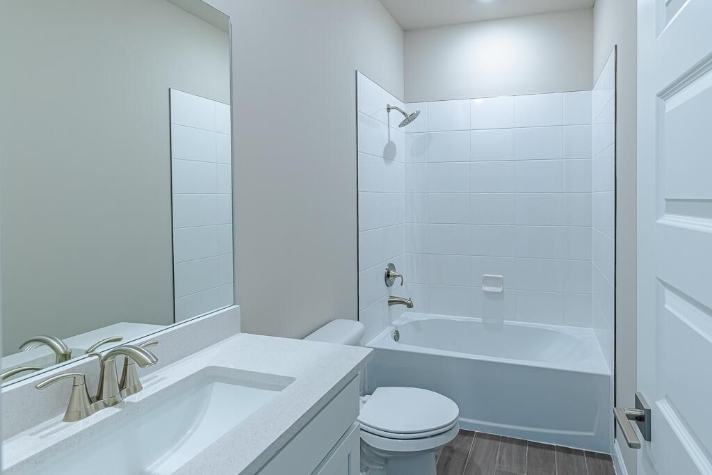9002 Dahlia Circle-22