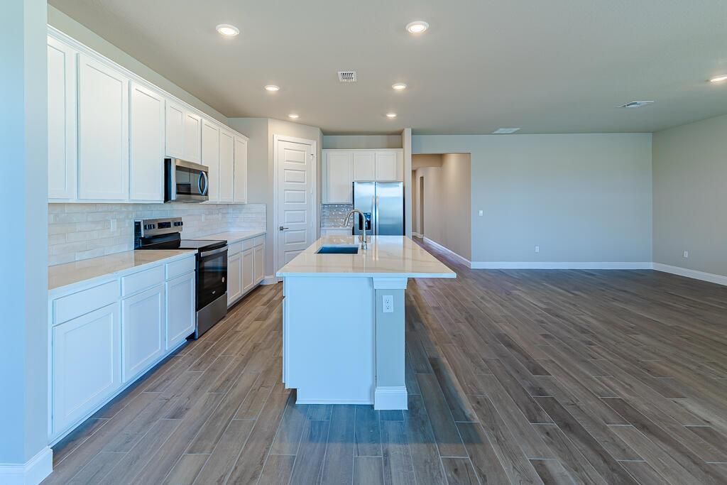 9002 Dahlia Circle-7
