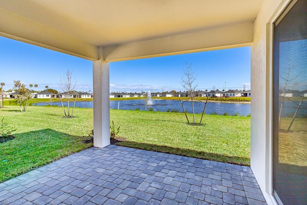 9002 Dahlia Circle-28