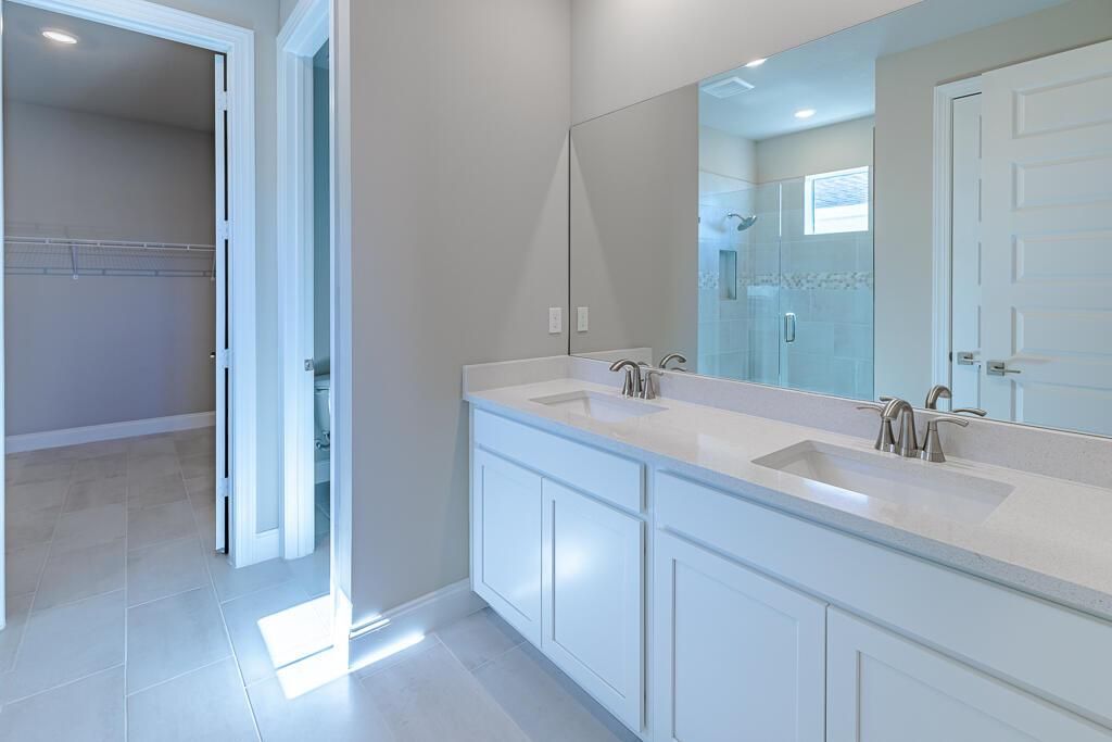 9002 Dahlia Circle-10