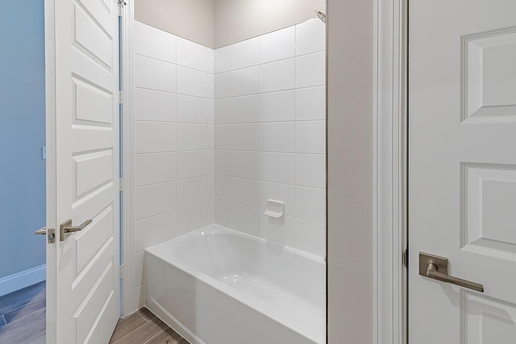 9002 Dahlia Circle-18
