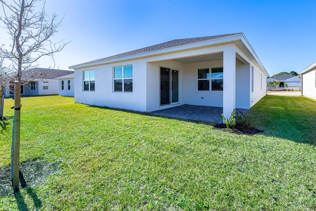 9002 Dahlia Circle-29