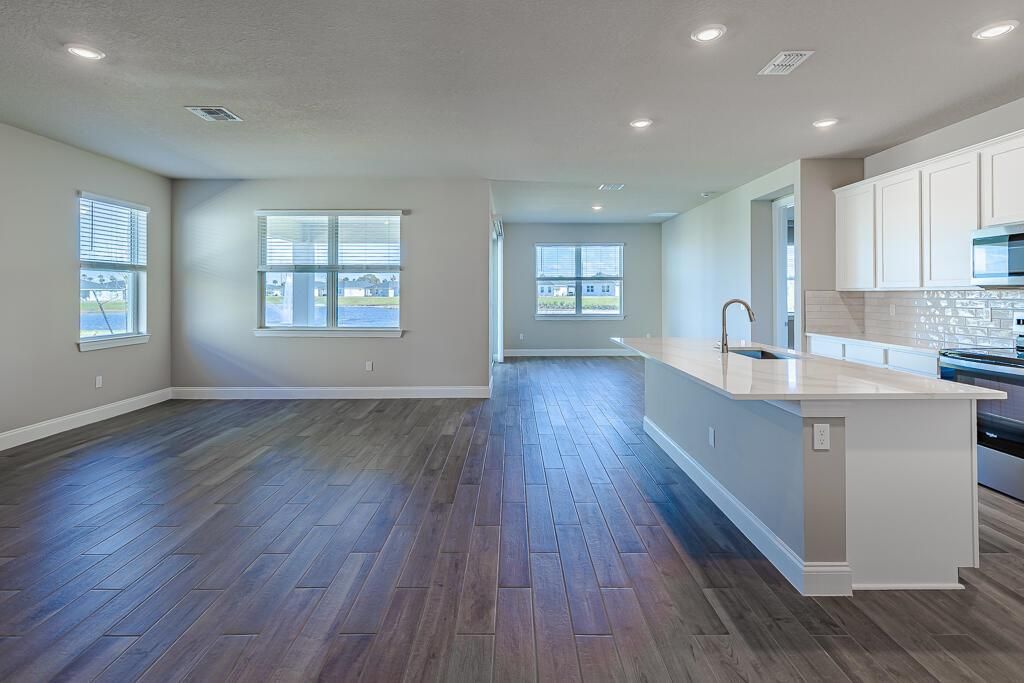 9002 Dahlia Circle-4