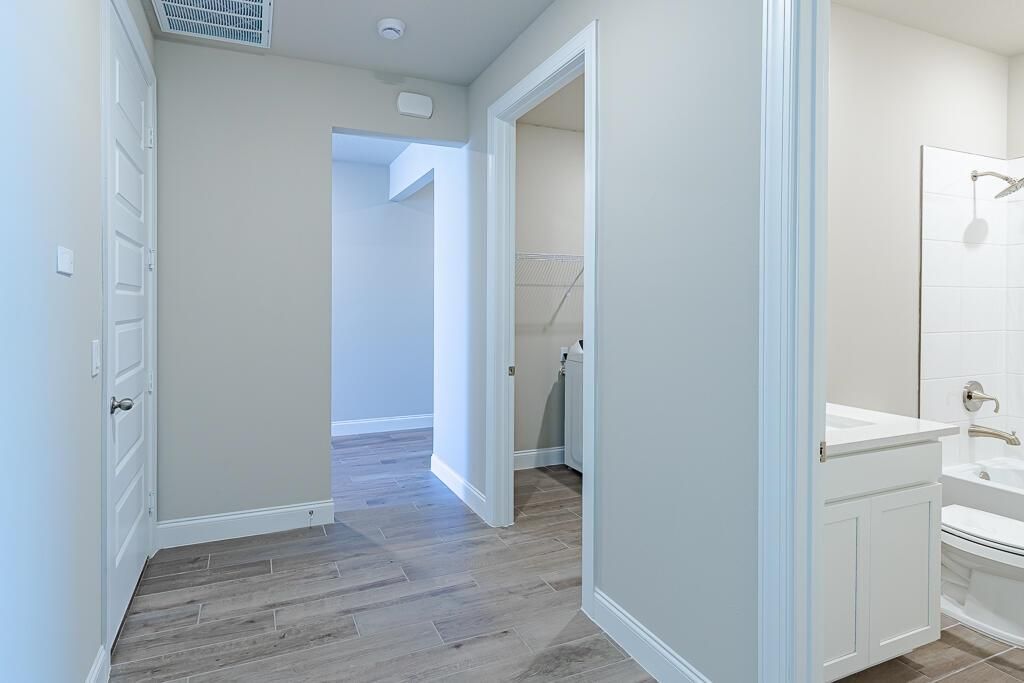 9002 Dahlia Circle-25