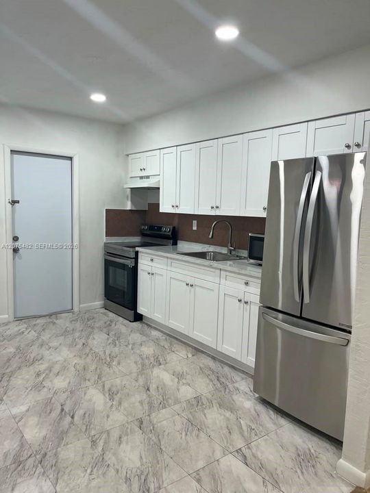 For Rent: $2,400 (2 beds, 1 baths, 0 Square Feet)