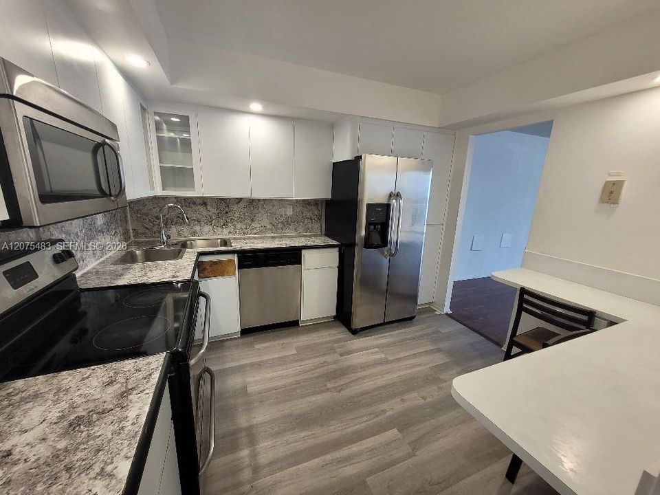 В аренду: $2,300 (1 спален, 1 ванн, 1005 Квадратных фут)