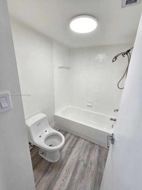 В аренду: $2,300 (1 спален, 1 ванн, 1005 Квадратных фут)