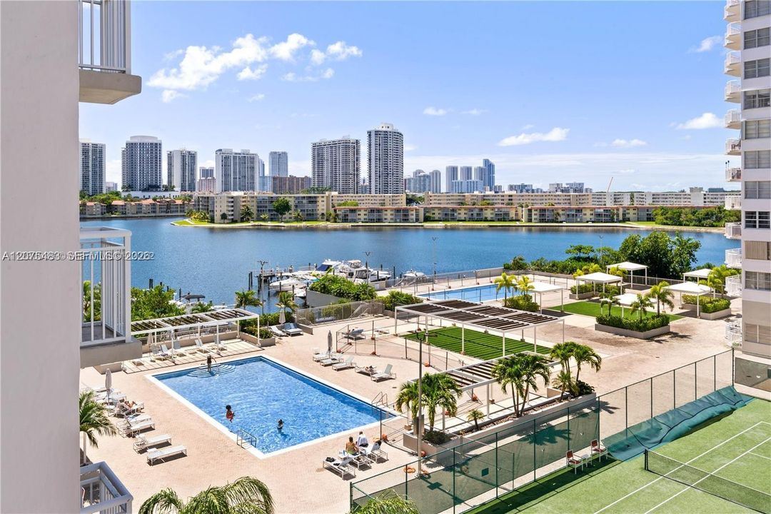 В аренду: $2,300 (1 спален, 1 ванн, 1005 Квадратных фут)