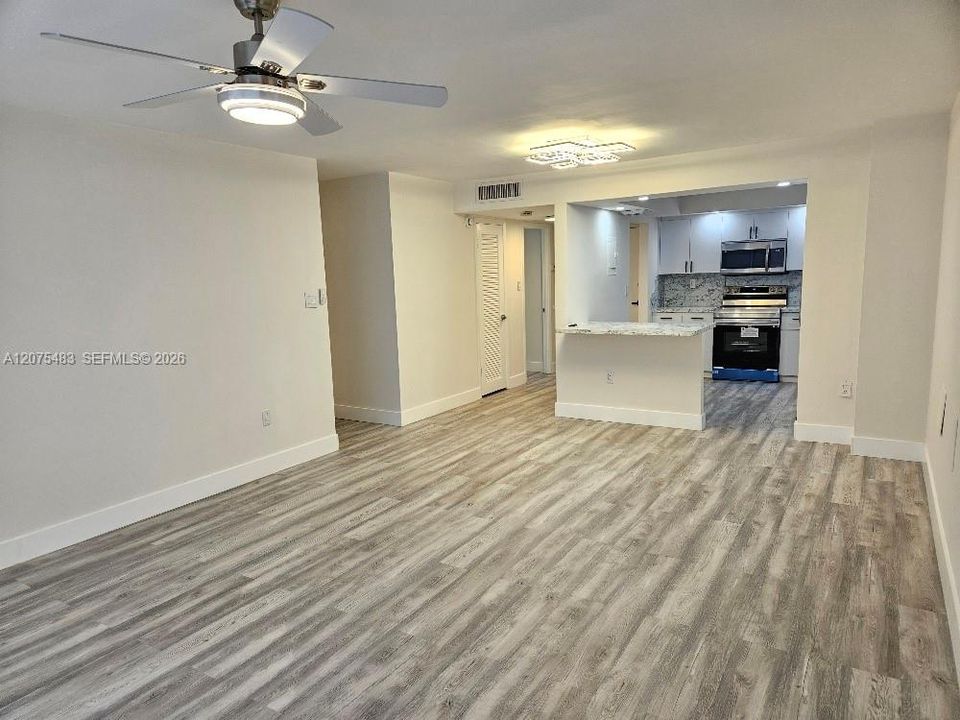 В аренду: $2,300 (1 спален, 1 ванн, 1005 Квадратных фут)