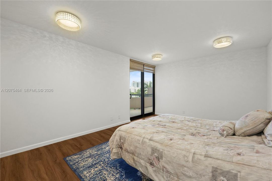 В аренду: $4,500 (2 спален, 2 ванн, 1677 Квадратных фут)