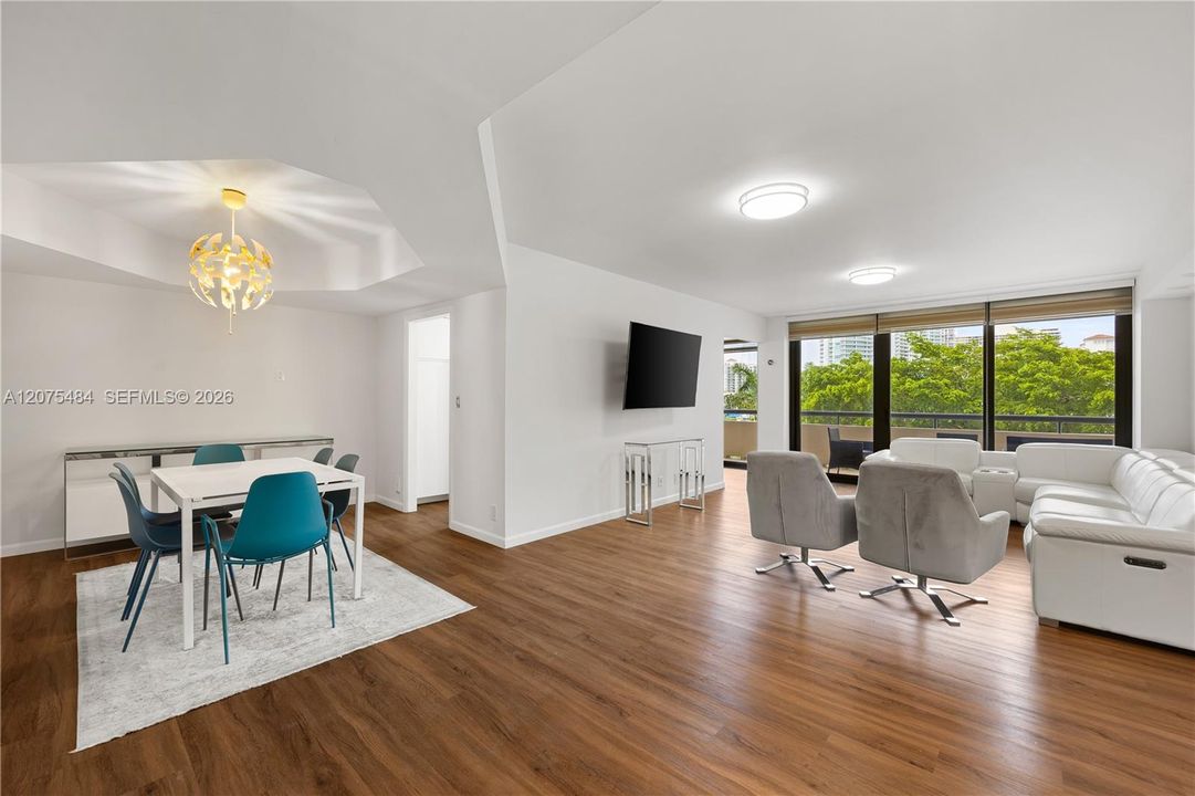 В аренду: $4,500 (2 спален, 2 ванн, 1677 Квадратных фут)