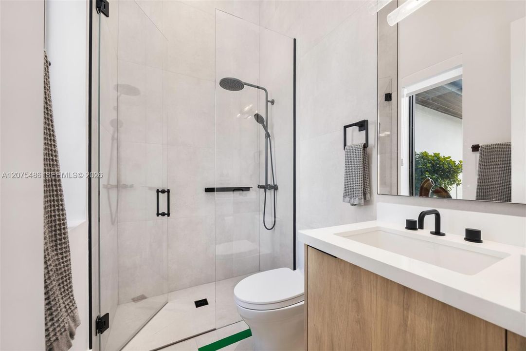 For Sale: $3,599,000 (5 beds, 5 baths, 3781 Square Feet)