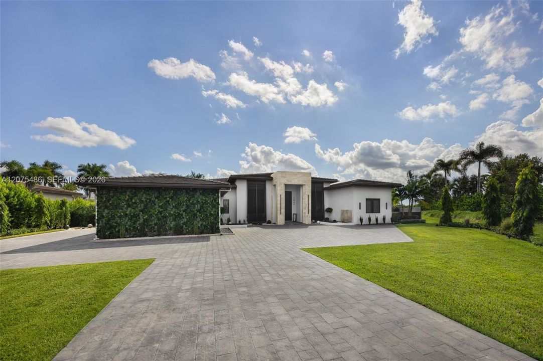 For Sale: $3,599,000 (5 beds, 5 baths, 3781 Square Feet)