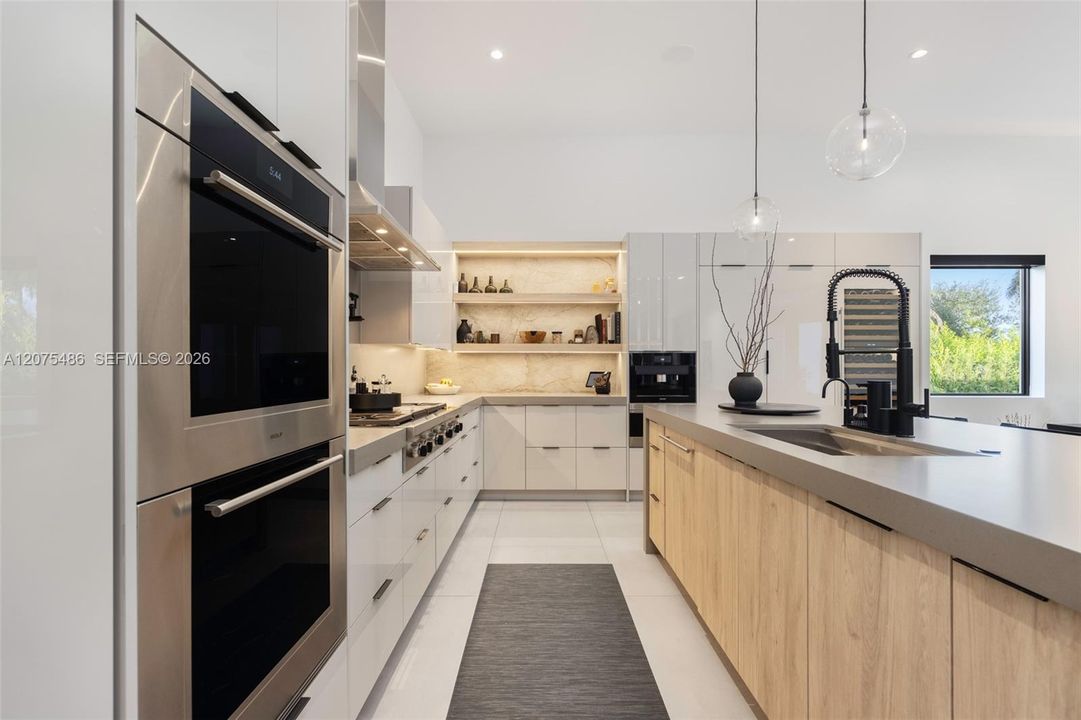 For Sale: $3,599,000 (5 beds, 5 baths, 3781 Square Feet)