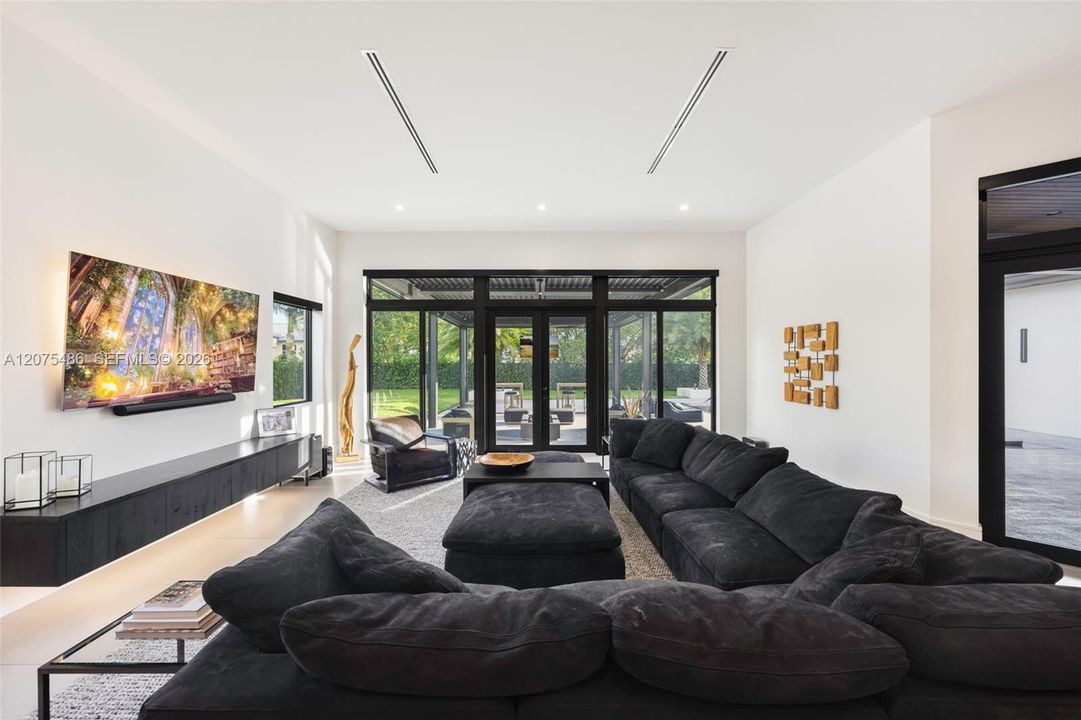 For Sale: $3,599,000 (5 beds, 5 baths, 3781 Square Feet)