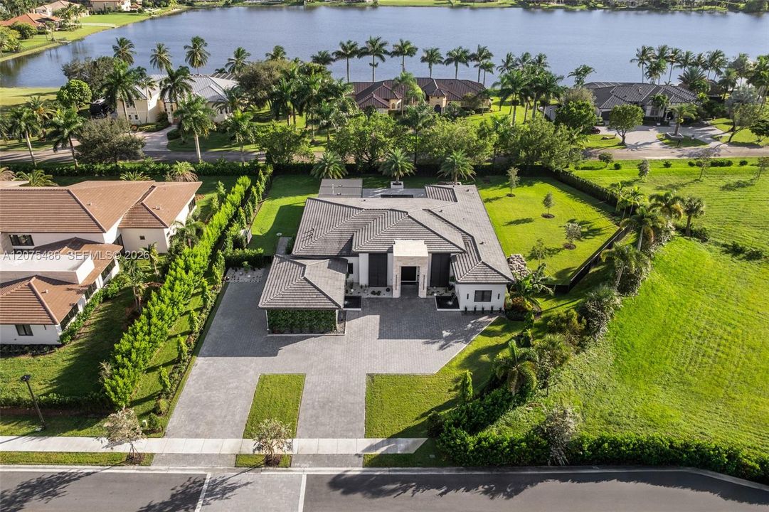 For Sale: $3,599,000 (5 beds, 5 baths, 3781 Square Feet)