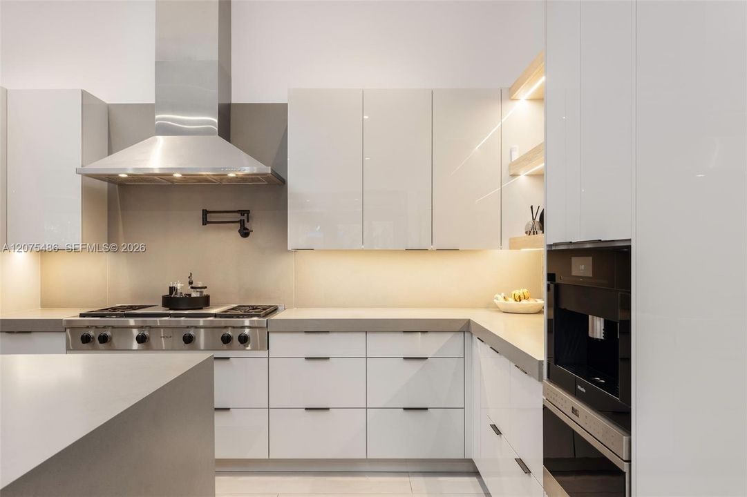 For Sale: $3,599,000 (5 beds, 5 baths, 3781 Square Feet)