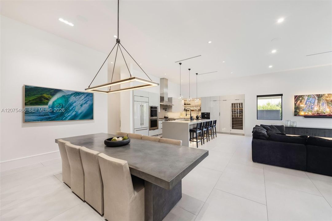 For Sale: $3,599,000 (5 beds, 5 baths, 3781 Square Feet)