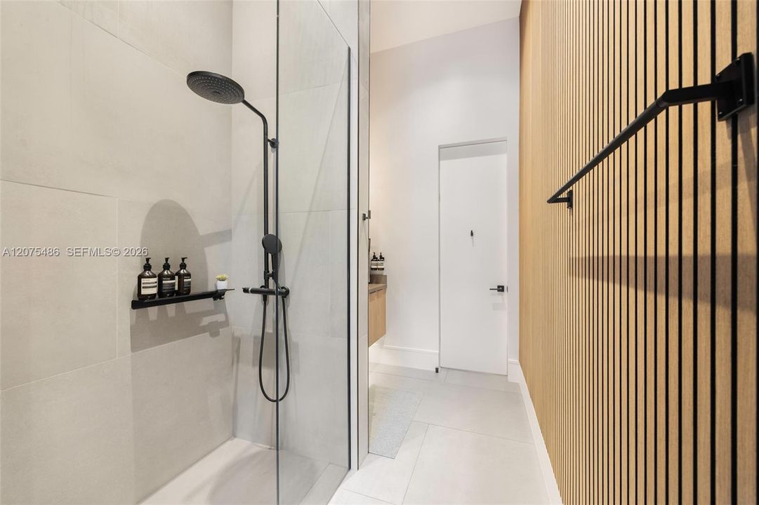 For Sale: $3,599,000 (5 beds, 5 baths, 3781 Square Feet)