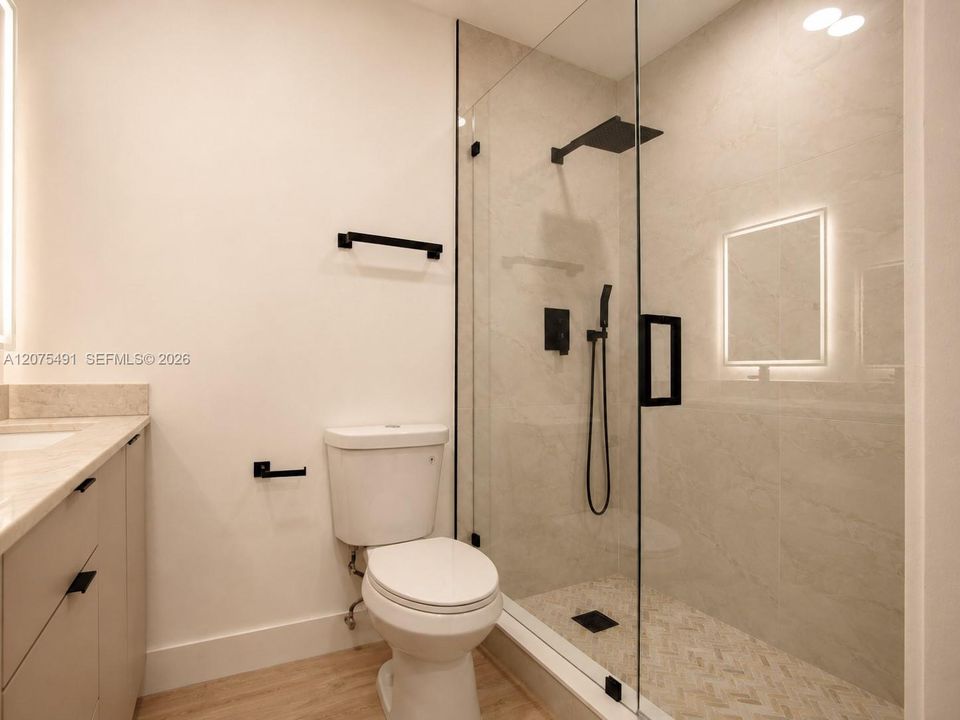 For Sale: $819,000 (3 beds, 3 baths, 1633 Square Feet)