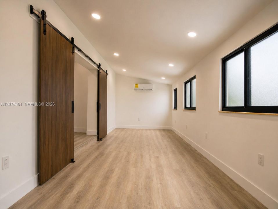 For Sale: $819,000 (3 beds, 3 baths, 1633 Square Feet)