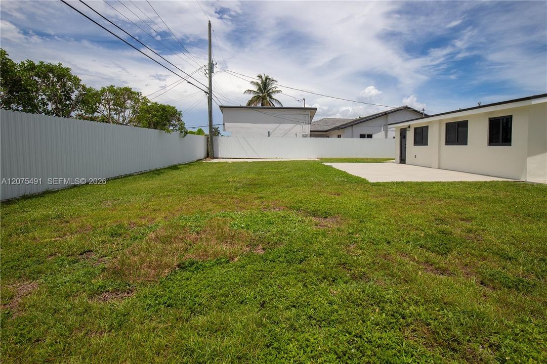 For Sale: $819,000 (3 beds, 3 baths, 1633 Square Feet)