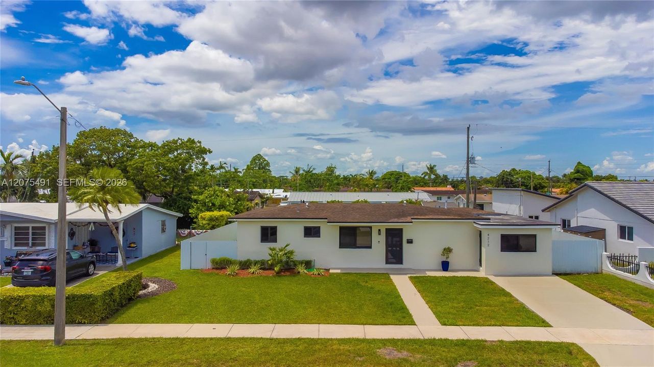 For Sale: $819,000 (3 beds, 3 baths, 1633 Square Feet)
