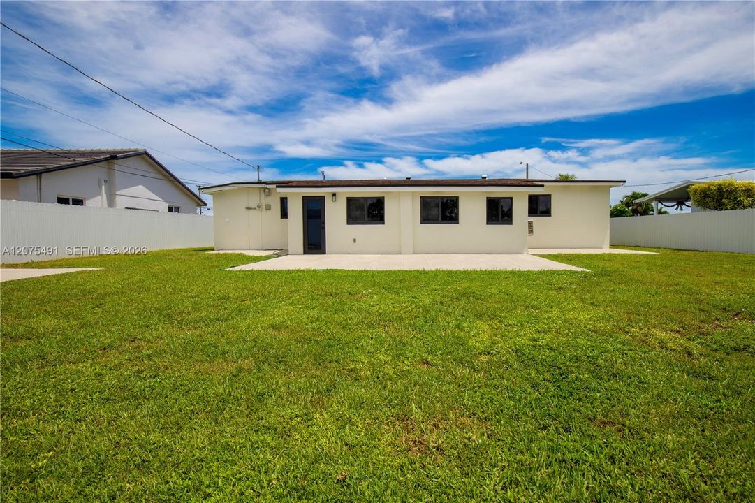 For Sale: $819,000 (3 beds, 3 baths, 1633 Square Feet)