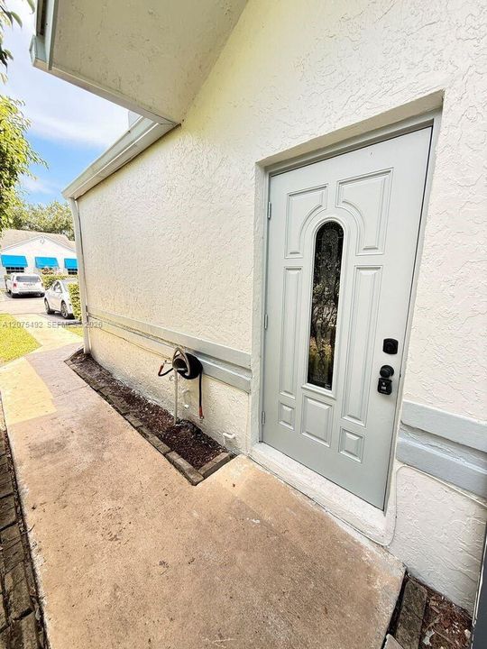 For Rent: $3,300 (4 beds, 2 baths, 1485 Square Feet)