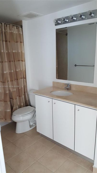 For Sale: $325,000 (1 beds, 1 baths, 797 Square Feet)
