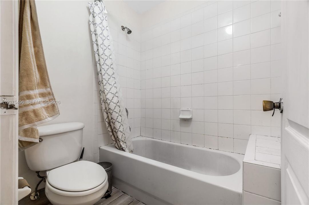 For Sale: $349,000 (3 beds, 2 baths, 1383 Square Feet)