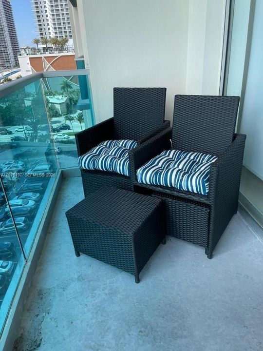 В аренду: $4,500 (2 спален, 2 ванн, 1328 Квадратных фут)