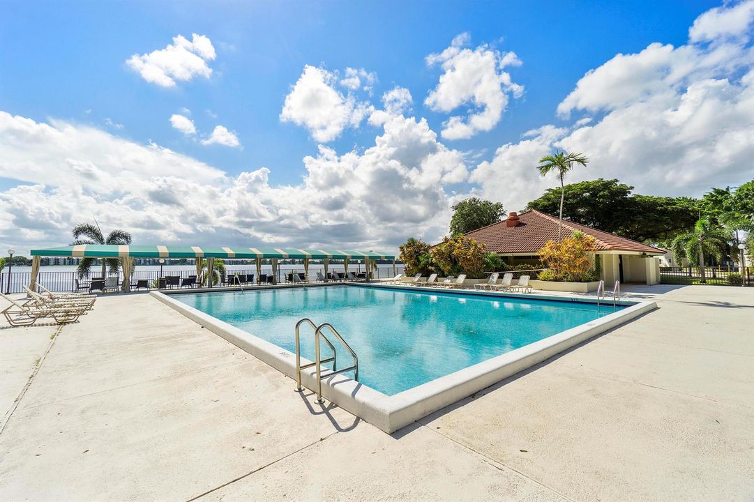 106 Lake Emerald Dr U306_38
