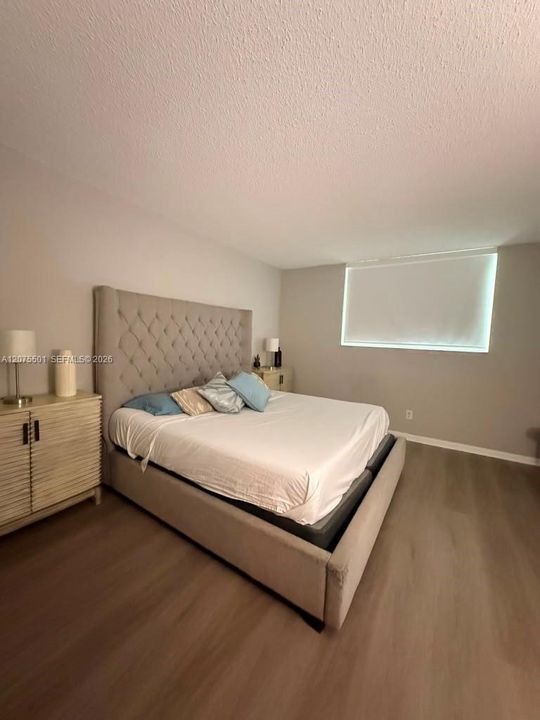 For Rent: $2,300 (1 beds, 1 baths, 1005 Square Feet)