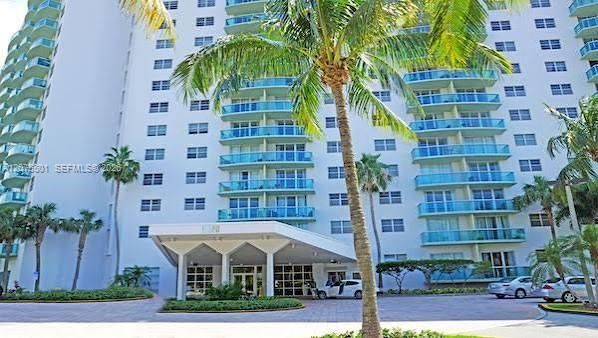 For Rent: $2,300 (1 beds, 1 baths, 1005 Square Feet)