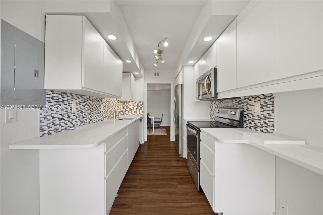 На продажу: $525,000 (2 спален, 2 ванн, 1677 Квадратных фут)