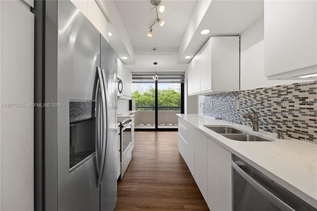 На продажу: $525,000 (2 спален, 2 ванн, 1677 Квадратных фут)