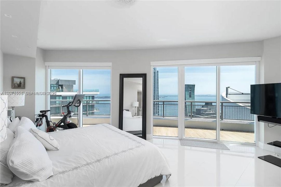 For Sale: $2,000,000 (2 beds, 2 baths, 1945 Square Feet)